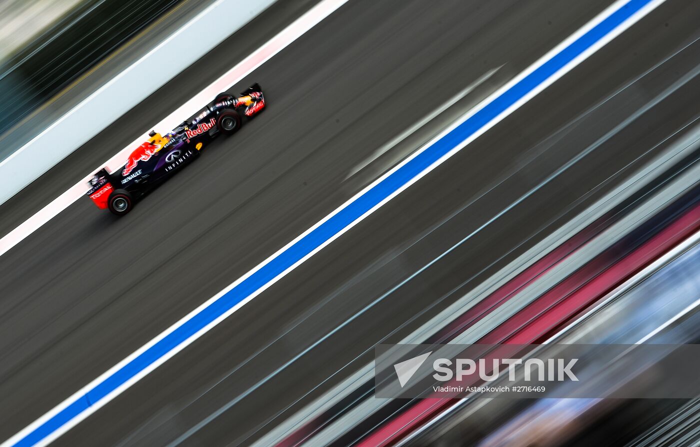 Car racing. 2015 Formula One Russian Grand Prix. Qualifying