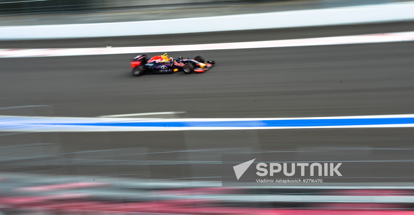 Car racing. 2015 Formula One Russian Grand Prix. Qualifying