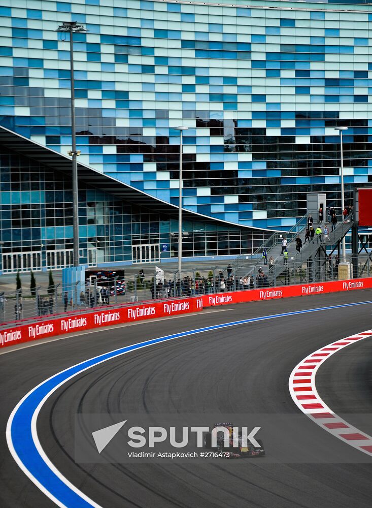 Car racing. 2015 Formula One Russian Grand Prix. Qualifying