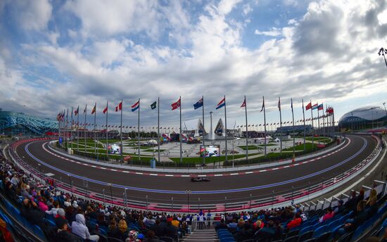 Car racing. 2015 Formula One Russian Grand Prix. Qualifying