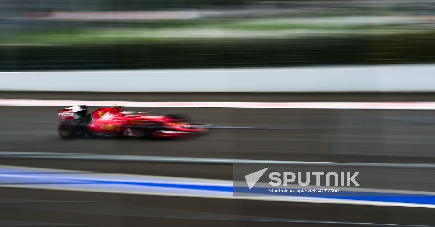 Car racing. 2015 Formula One Russian Grand Prix. Qualifying