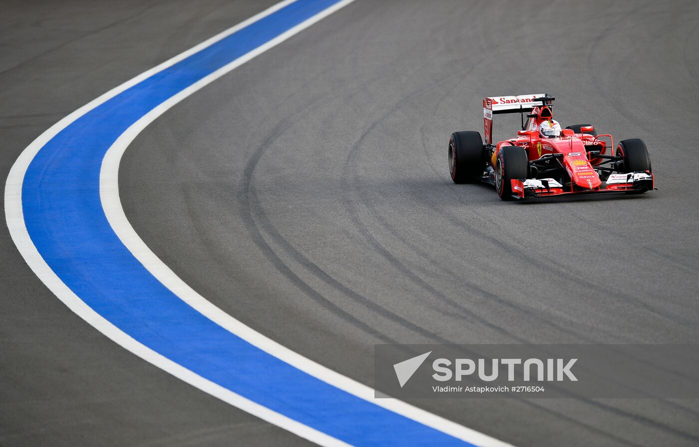 Car racing. 2015 Formula One Russian Grand Prix. Qualifying