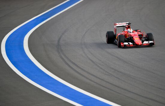 Car racing. 2015 Formula One Russian Grand Prix. Qualifying