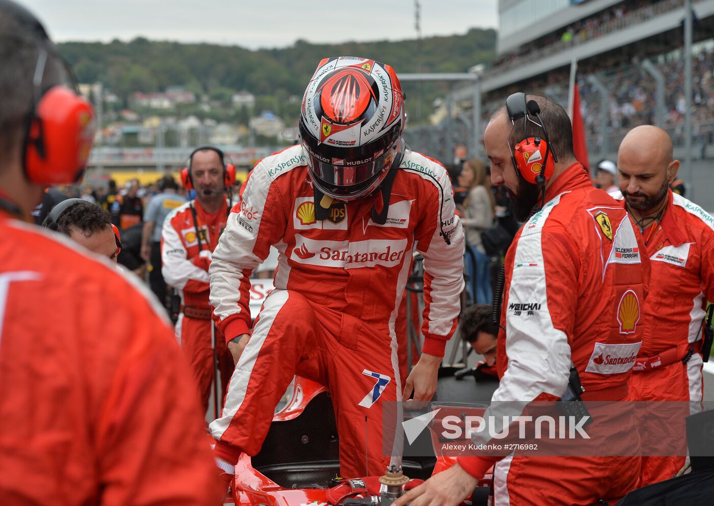 Auto racing. Formula-1. Russian Grand Prix. Free practice