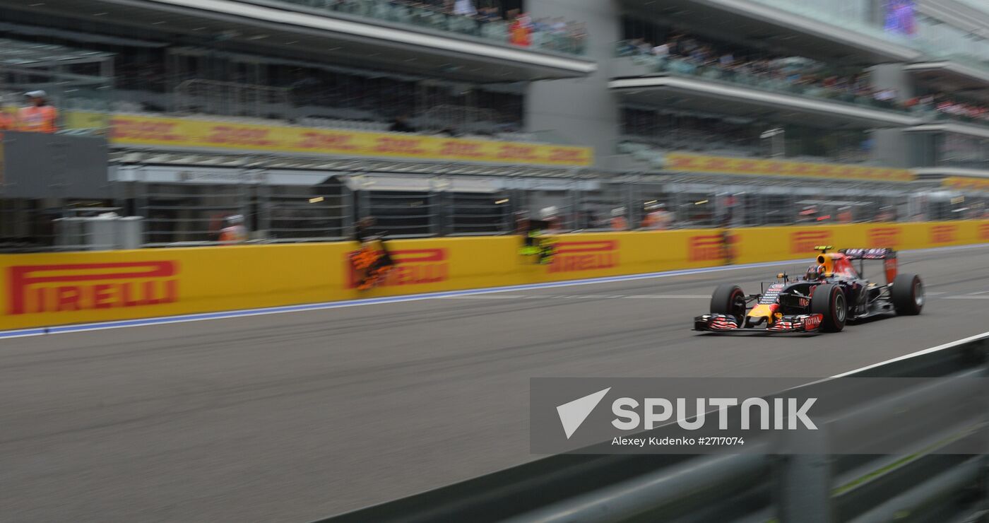Car racing. 2015 Formula 1 Racing Grand Prix. Race