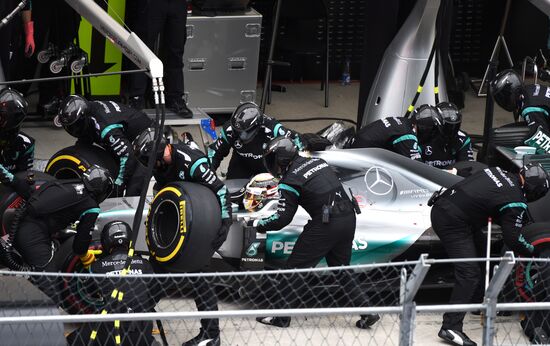 Car racing. 2015 Formula 1 Russian Grand Prix. Race