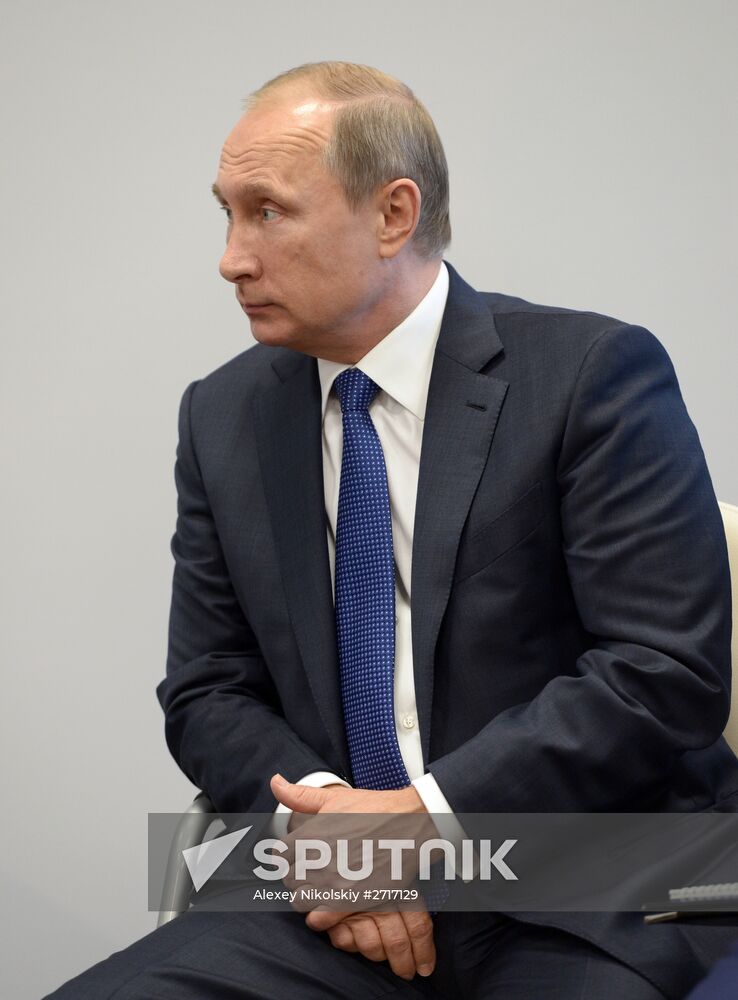 Vladimir Putin meets with Crown Prince of Abu Dhabi Mohammed bin Zayed Al Nahyan