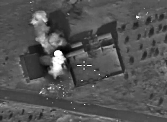 Russian Aerospace Forces aircraft destroy fortified ISIS positions