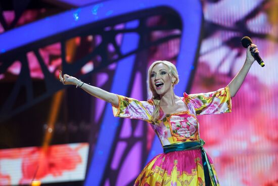 Gala performance at closing of New Wave 2015 contest for young pop singers