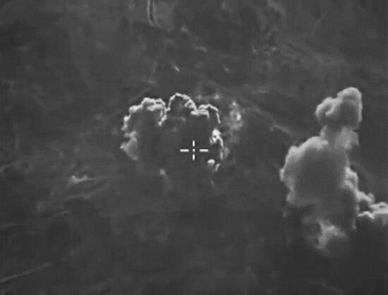 Russian Air Force bombs Islamic State training camps in Syria