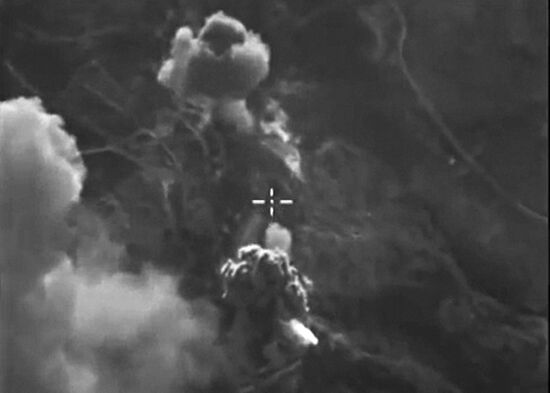 Russian Air Force bombs Islamic State training camps in Syria