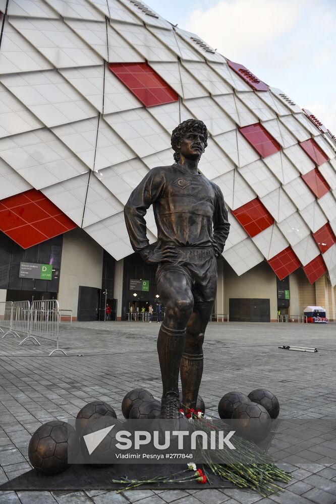 Monument to footballer Fyodor Cherenkov unveiled at Otkrytie Arena stadium