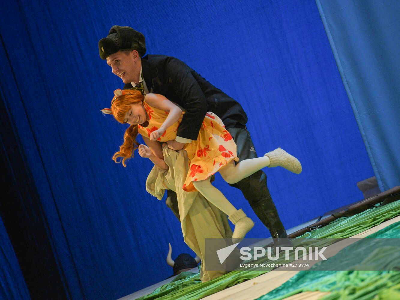 "Vixen. Love" dress reheasal