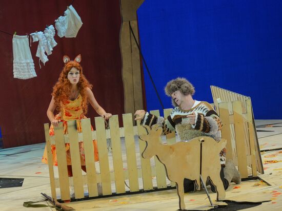 "Vixen. Love" dress reheasal