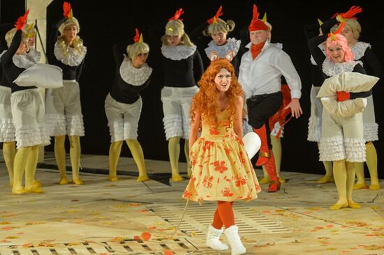 "Vixen. Love" dress reheasal