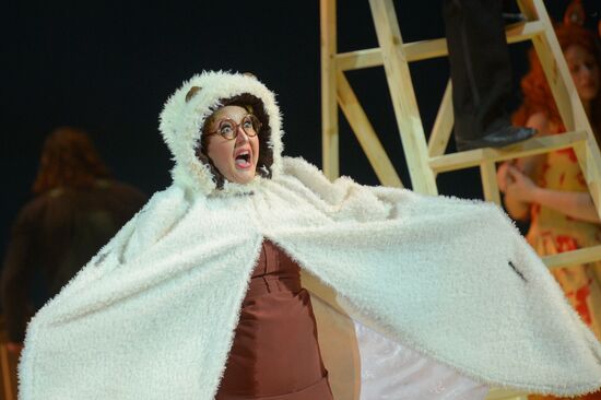 "Vixen. Love" dress reheasal