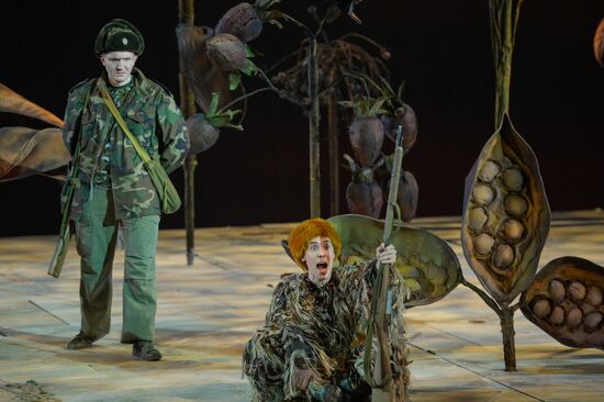 "Vixen. Love" dress reheasal