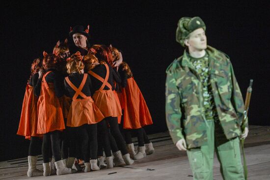 "Vixen. Love" dress reheasal