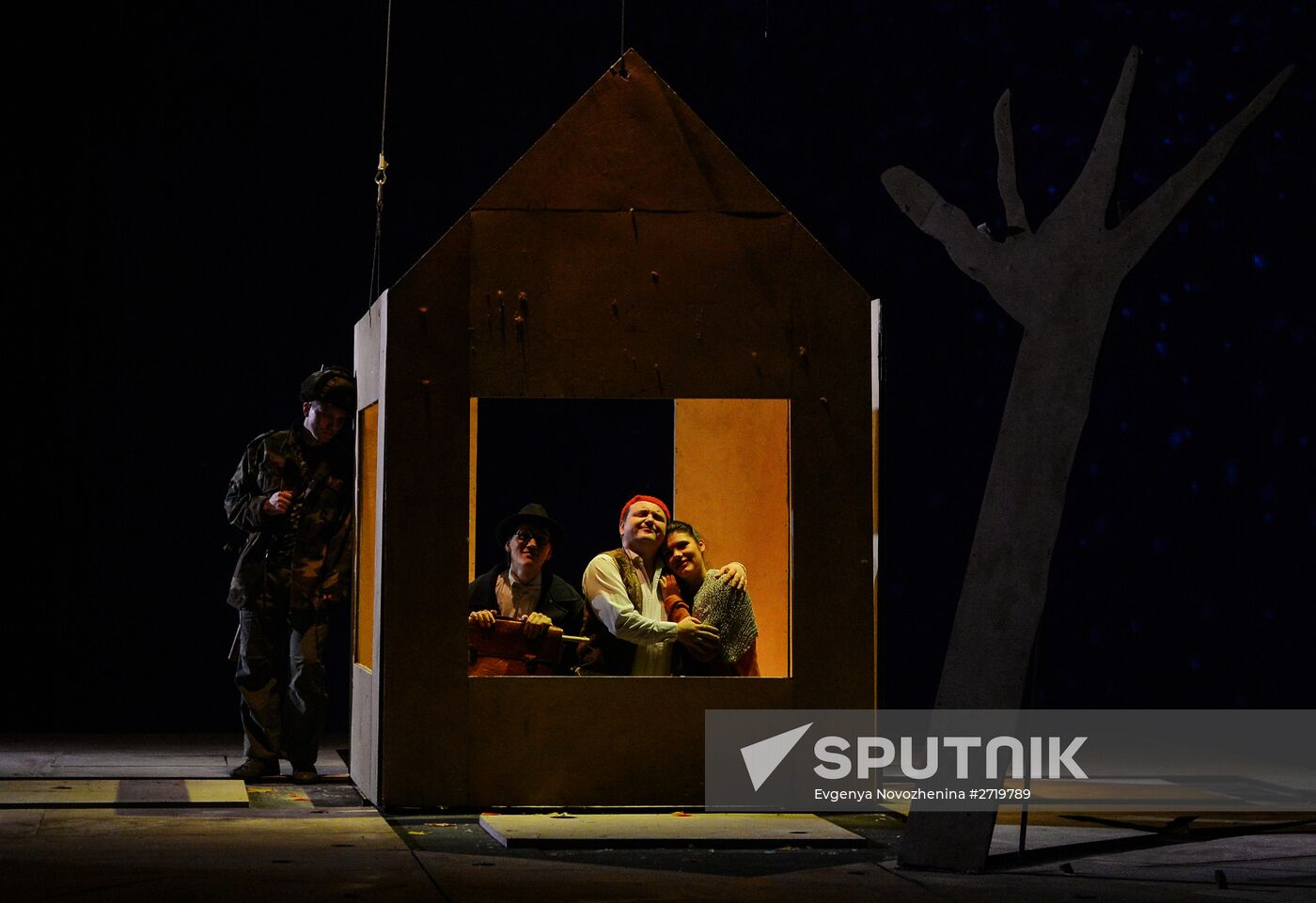 "Vixen. Love" dress reheasal