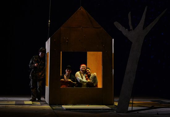 "Vixen. Love" dress reheasal