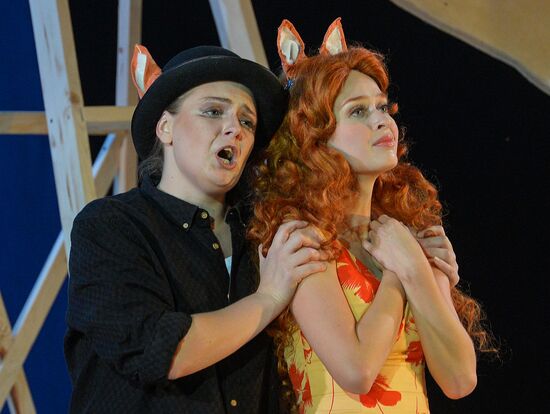 "Vixen. Love" dress reheasal