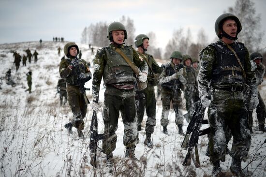 Russian Interior Troops take national tests for the right to wear maroon beret