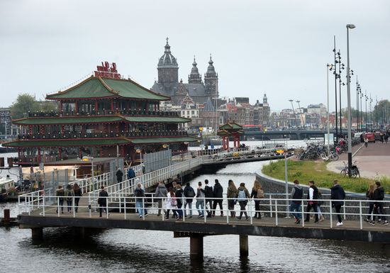 Cities of the world. Amsterdam