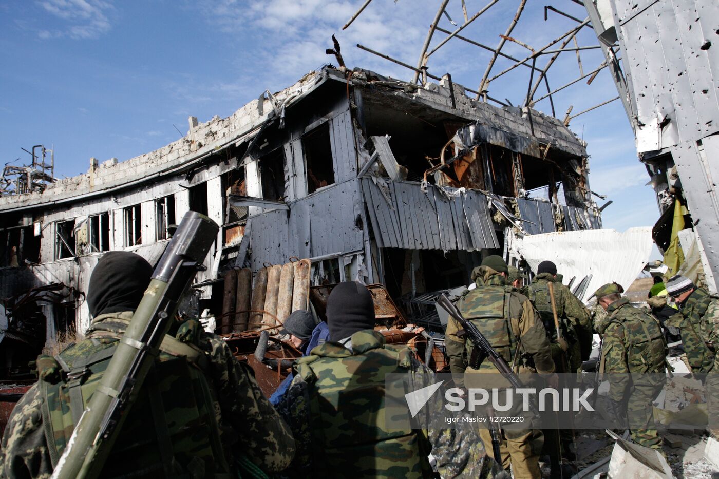 Self-defense fighters resume search for dead on territory of Donetsk Airport
