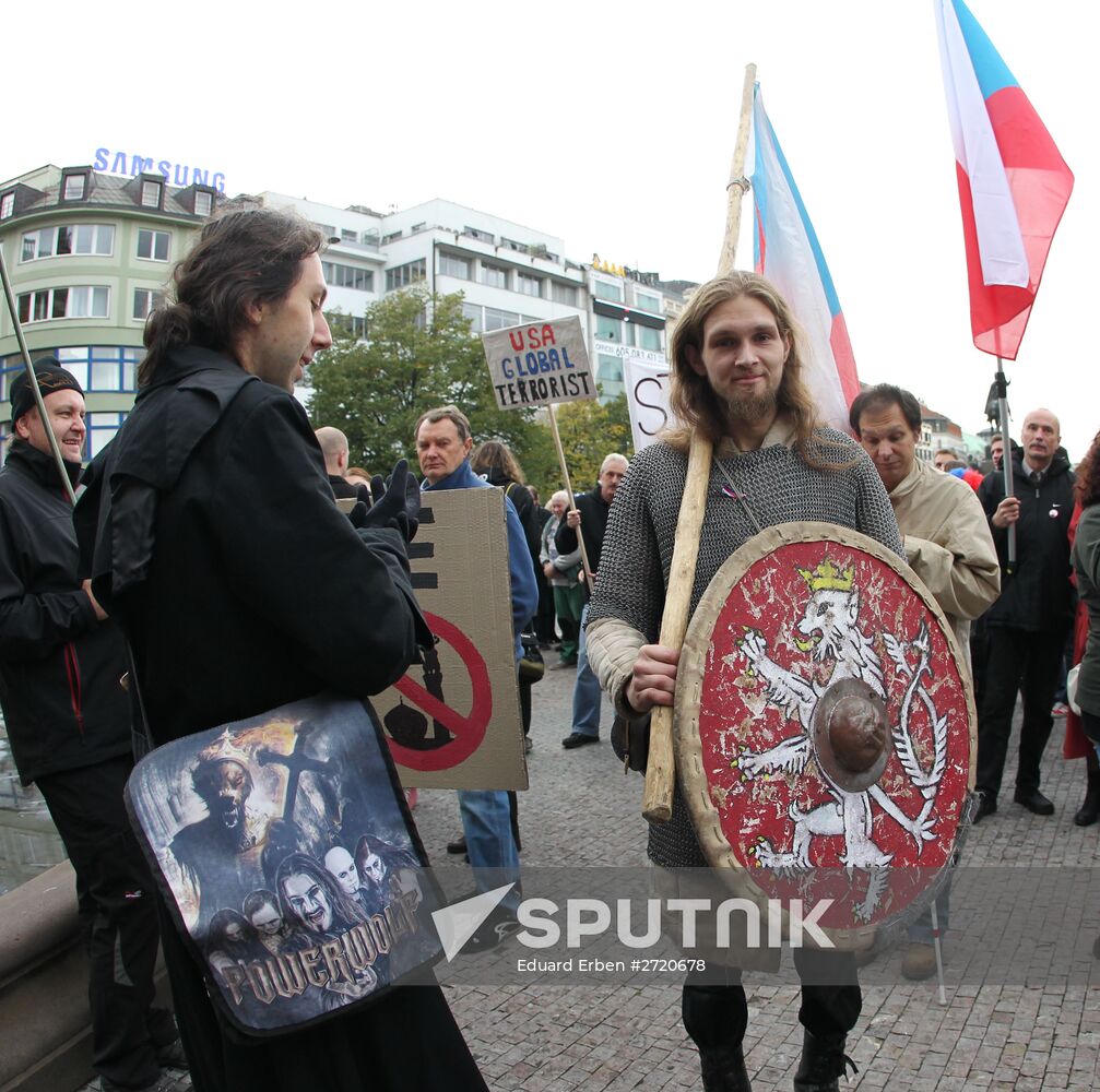 Rallies for and against migrants in Prague