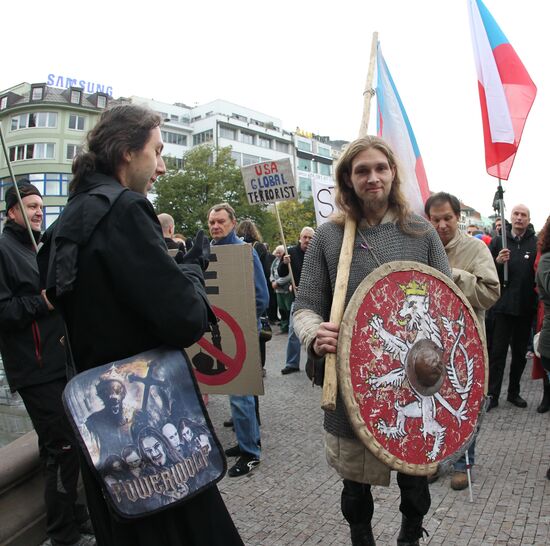 Rallies for and against migrants in Prague