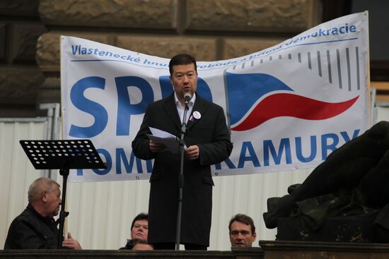 Rallies for and against migrants in Prague