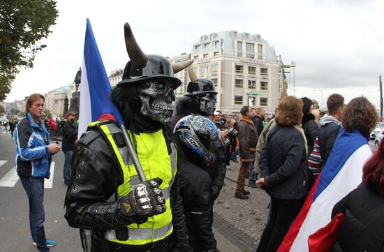 Rallies for and against migrants in Prague