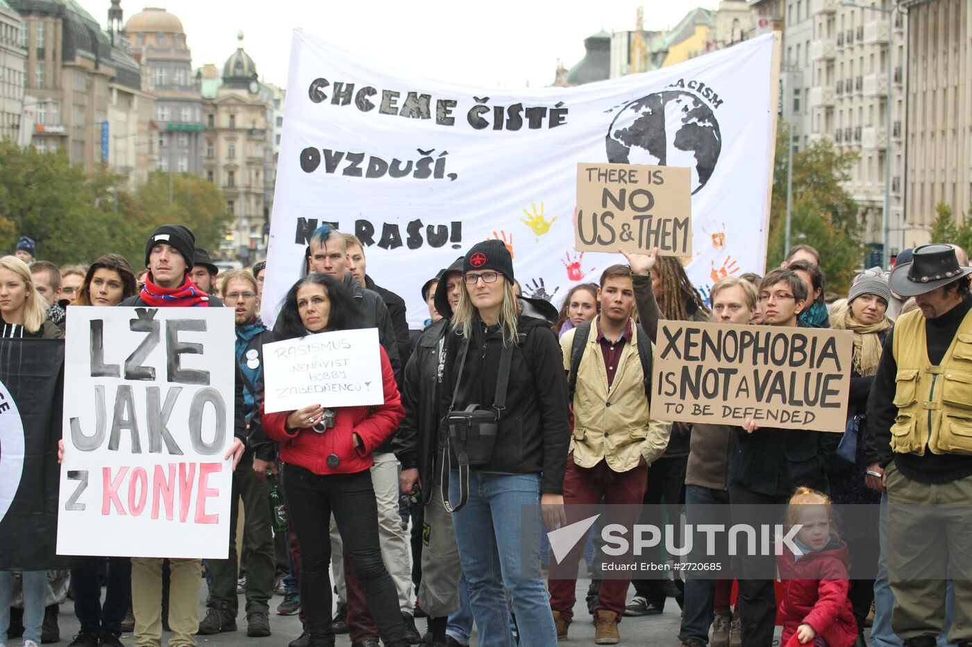 Rallies for and against migrants in Prague