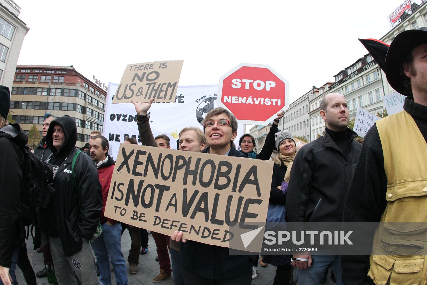 Rallies for and against migrants in Prague
