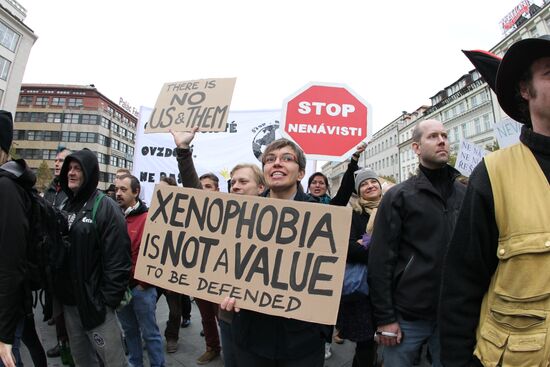 Rallies for and against migrants in Prague