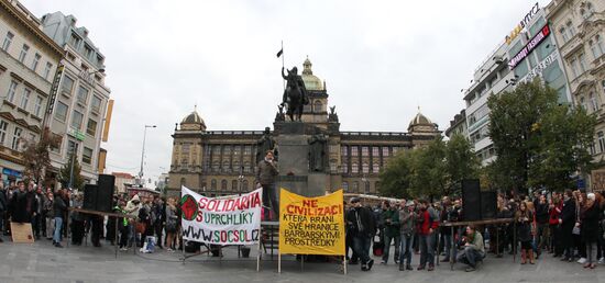 Rallies for and against migrants in Prague