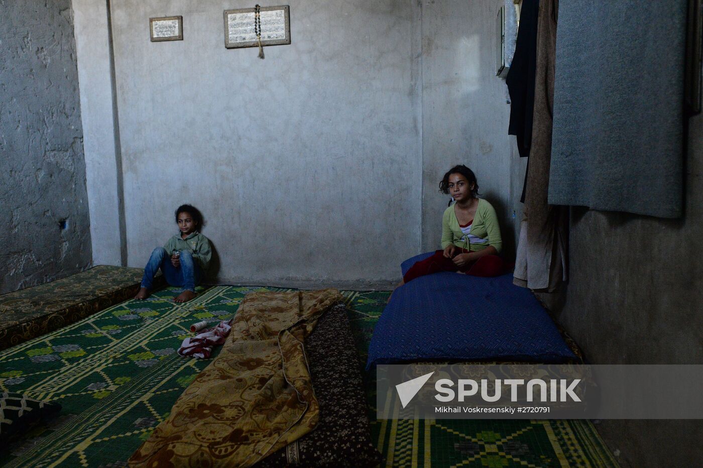 Syrian refugees from Islamic State-held areas