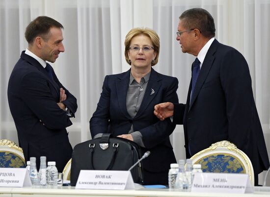 Russian Prime Minister Dmitry Medvedev chairs 29th meeting of Consultative Council on Foreign Investment in Russia