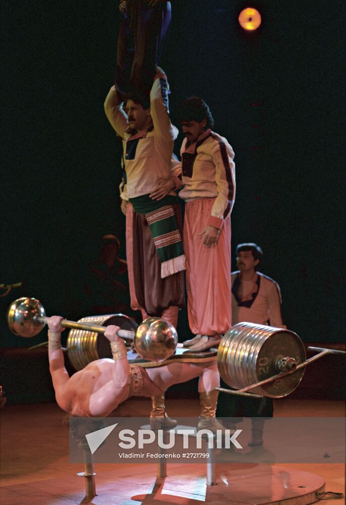 Valentin Dikul's performance