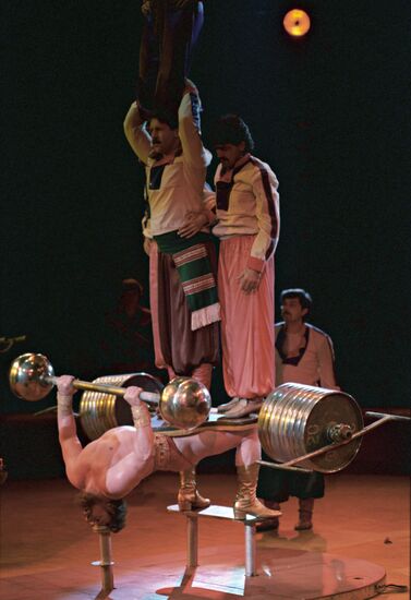 Valentin Dikul's performance