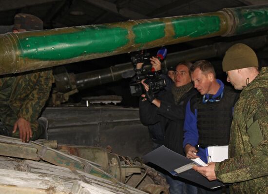 Military equipment withdrawl in Horlivka, Donetsk Region