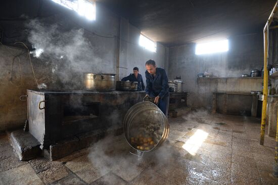 Syrian Arab Army's 2nd Corps 10th Division off Katana city, Syria