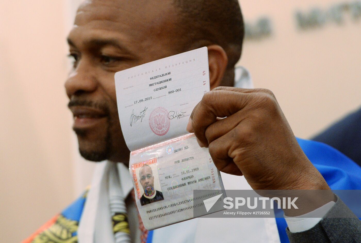 Boxer Roy Jones Jr. receives Russian passport