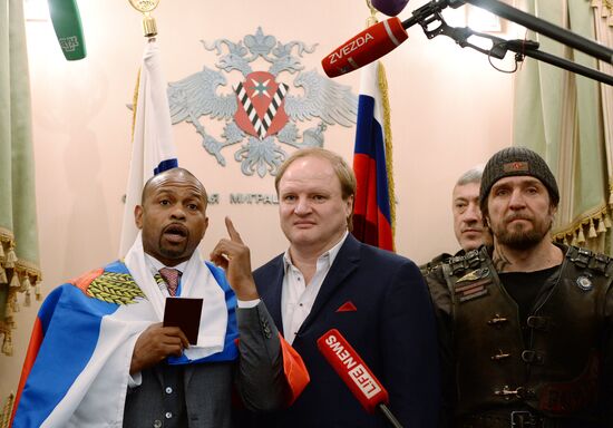 Boxer Roy Jones Jr. receives Russian passport