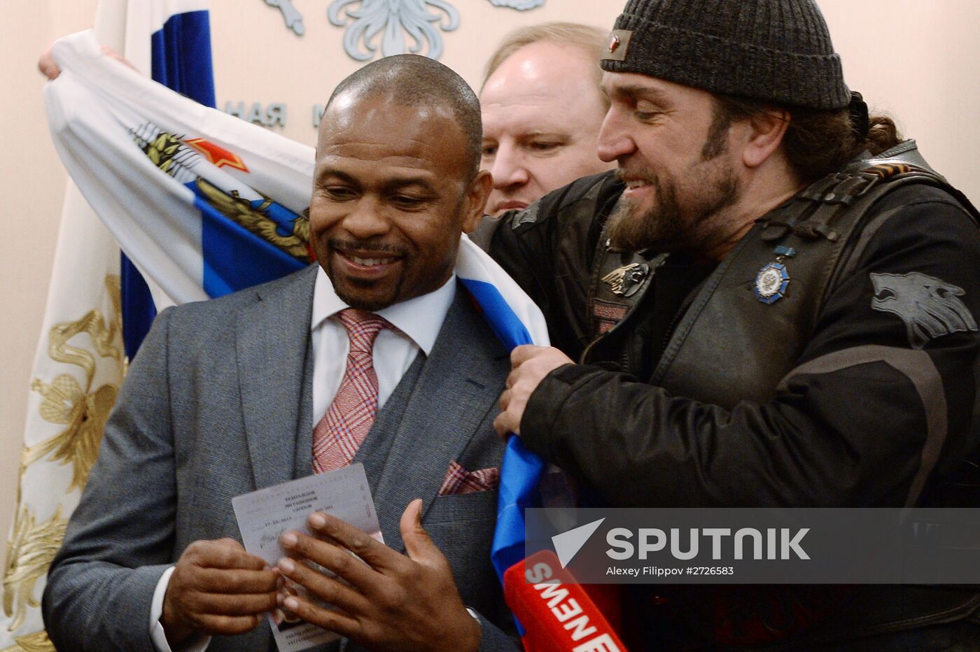 Boxer Roy Jones Jr. receives Russian passport