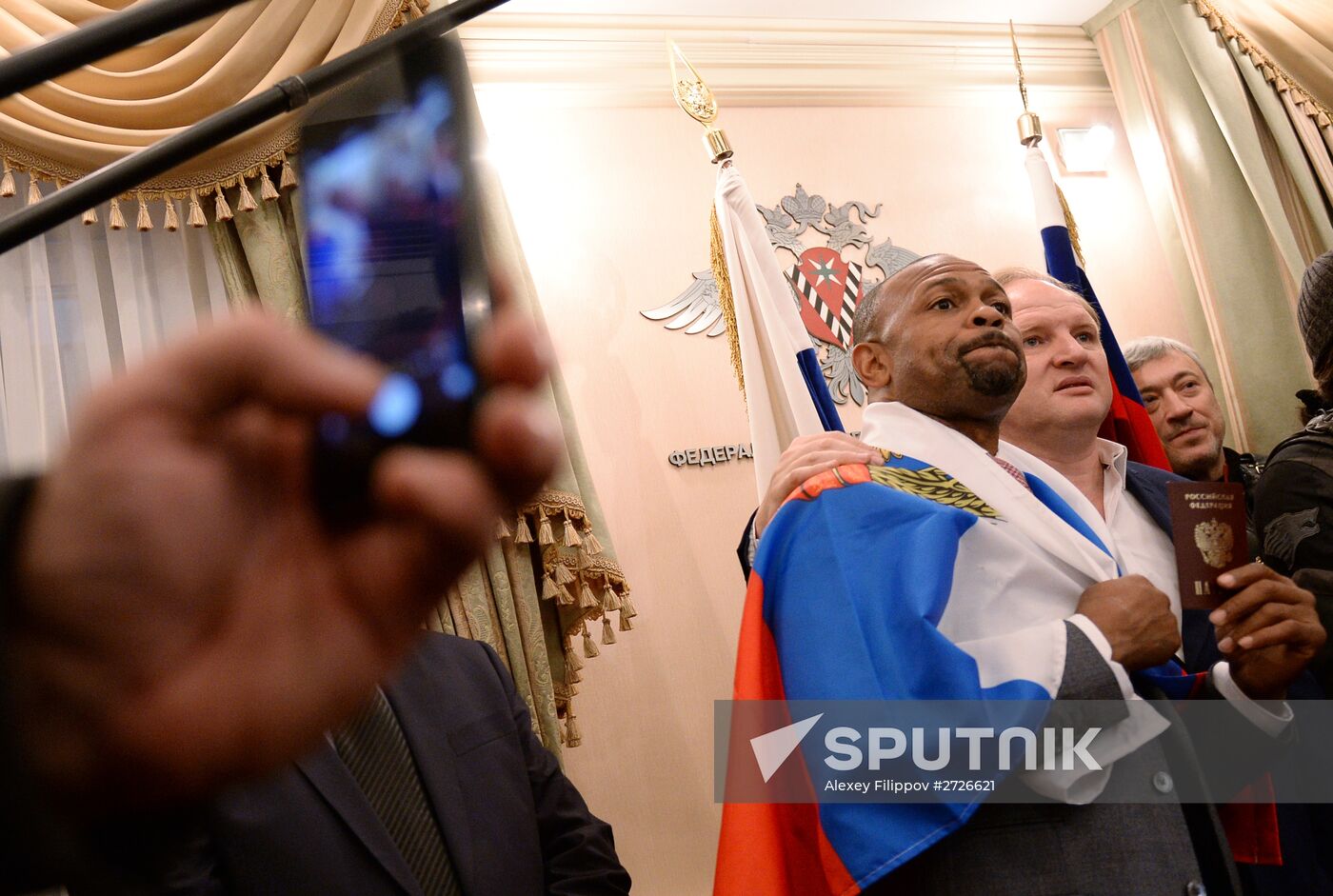 Boxer Roy Jones, Jr. receives Russian passport