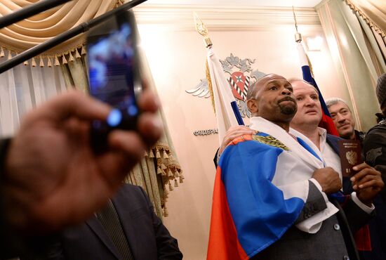 Boxer Roy Jones, Jr. receives Russian passport