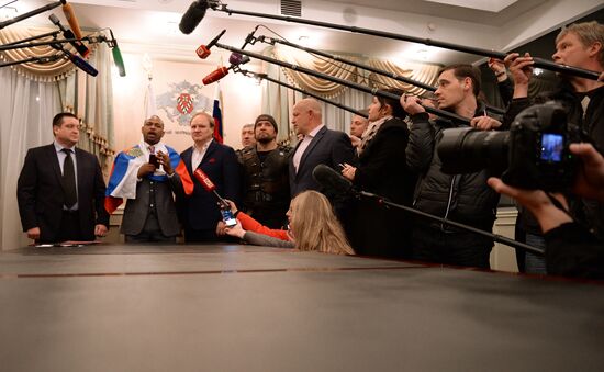 Boxer Roy Jones, Jr. receives Russian passport