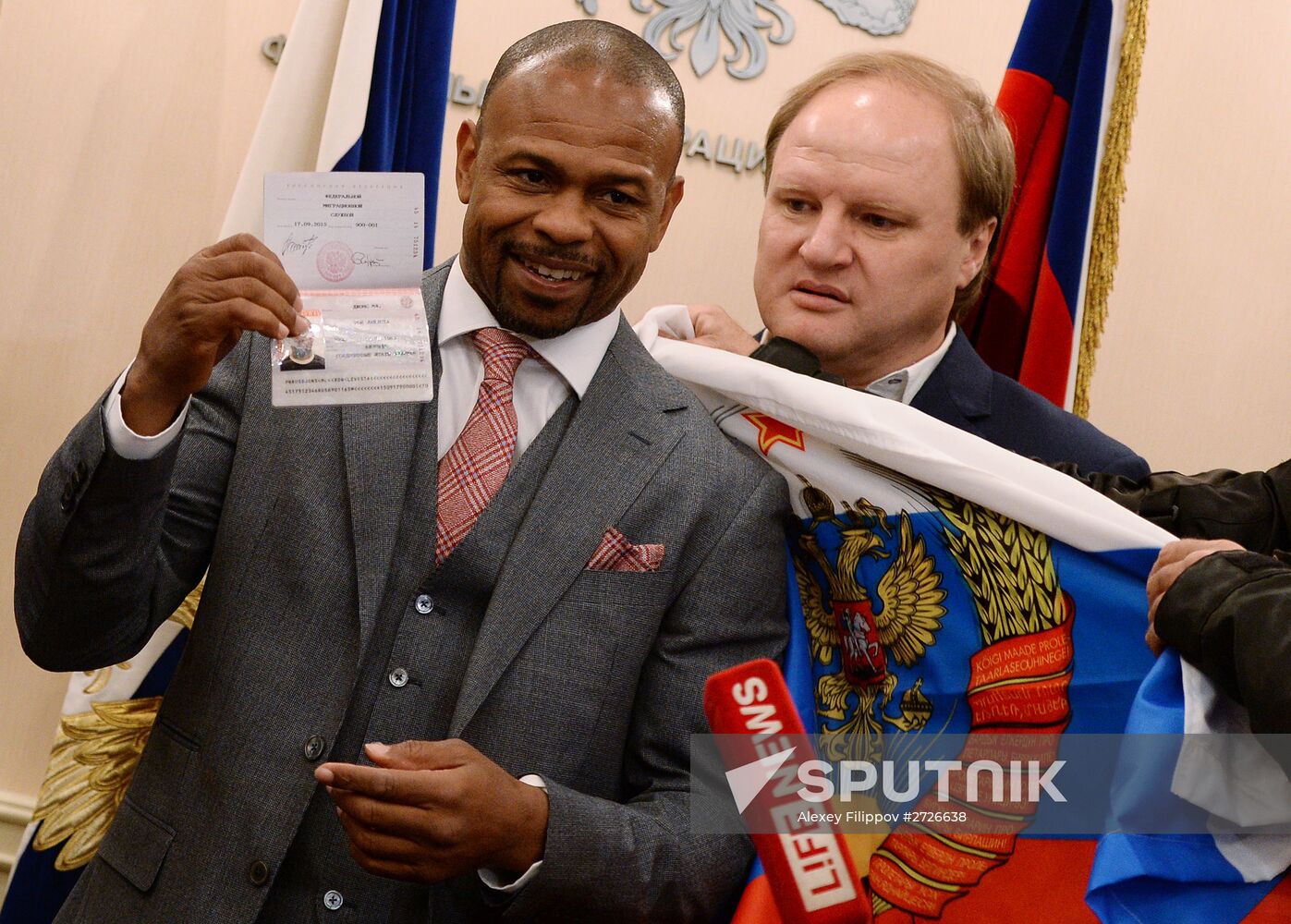 Boxer Roy Jones, Jr. receives Russian passport