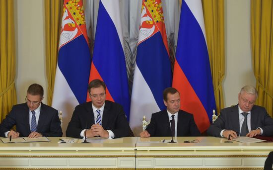 Russian Prime Minister Dmitry Medvedev and Serbian Prime Minister Aleksandar Vucic hold bilteral talks